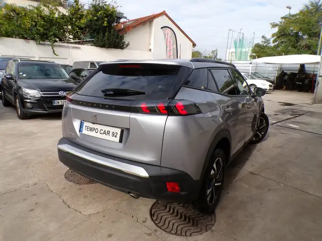 Peugeot 2008 view 4