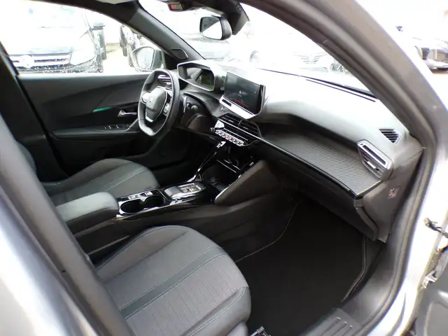 Peugeot 2008 view 11