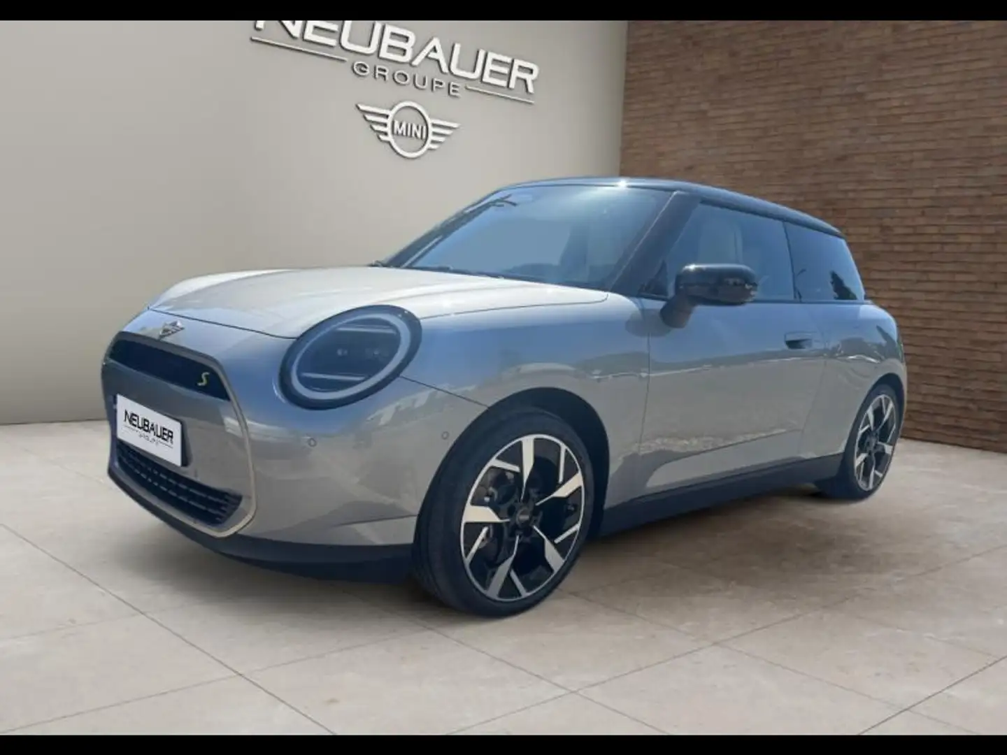 MINI Cooper SE 218ch Favoured Zilver - 1