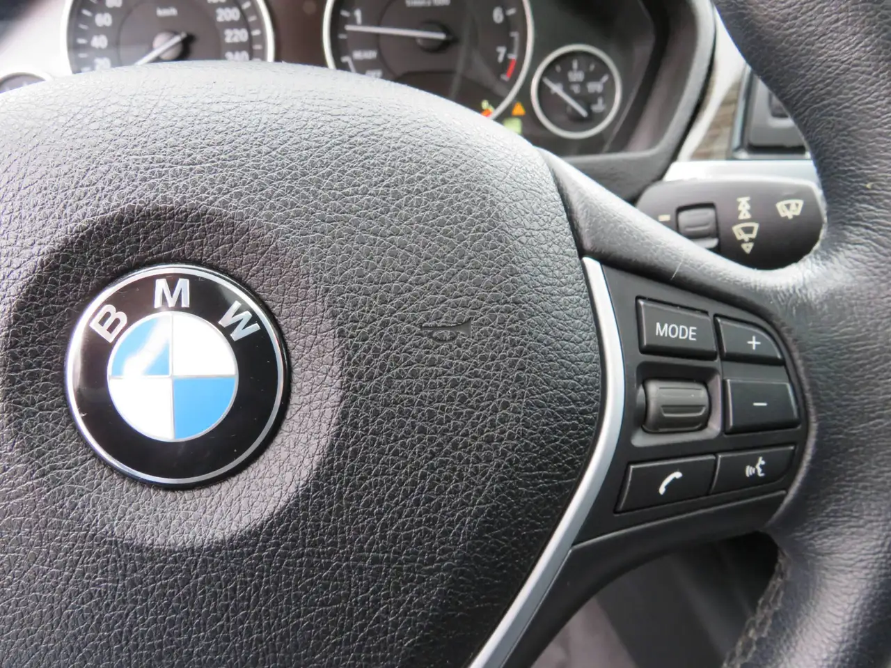 BMW 3 Series снимка BMW 3 Series