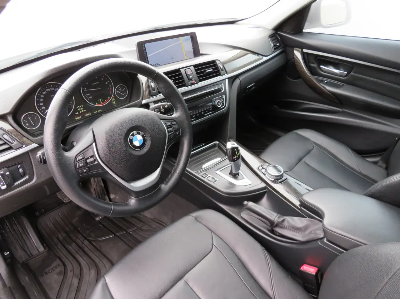 BMW 3 Series снимка BMW 3 Series