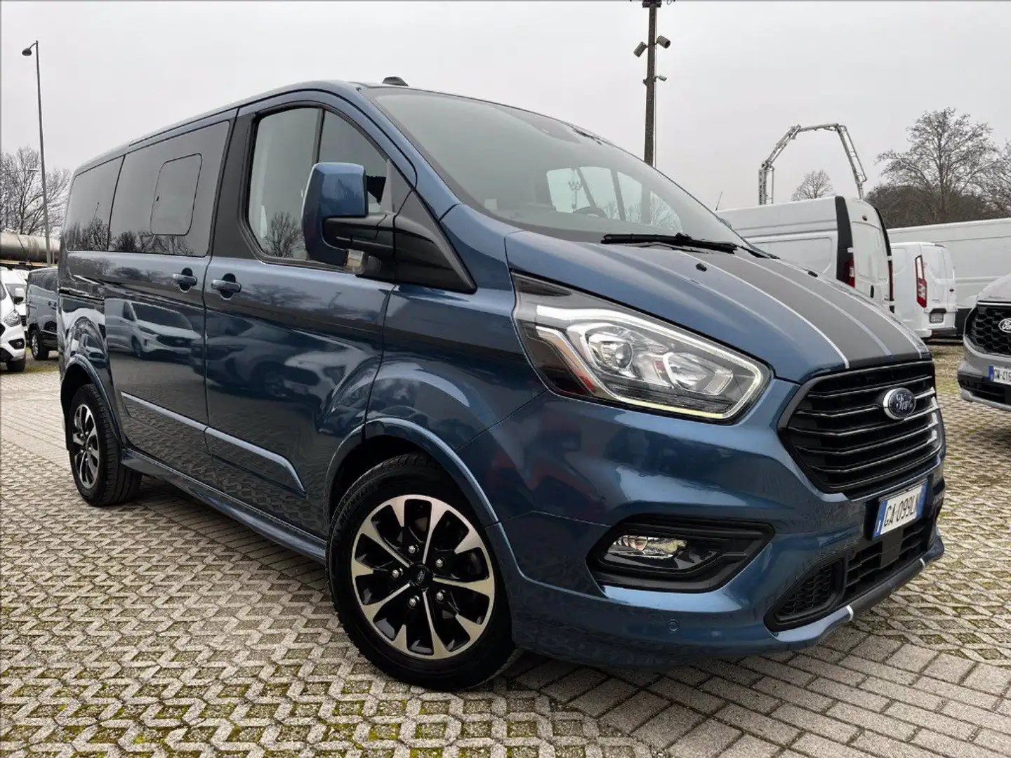 Ford Tourneo Custom 320 2.0 tdci 185cv Sport L1H1 auto E6.2 Blau - 1