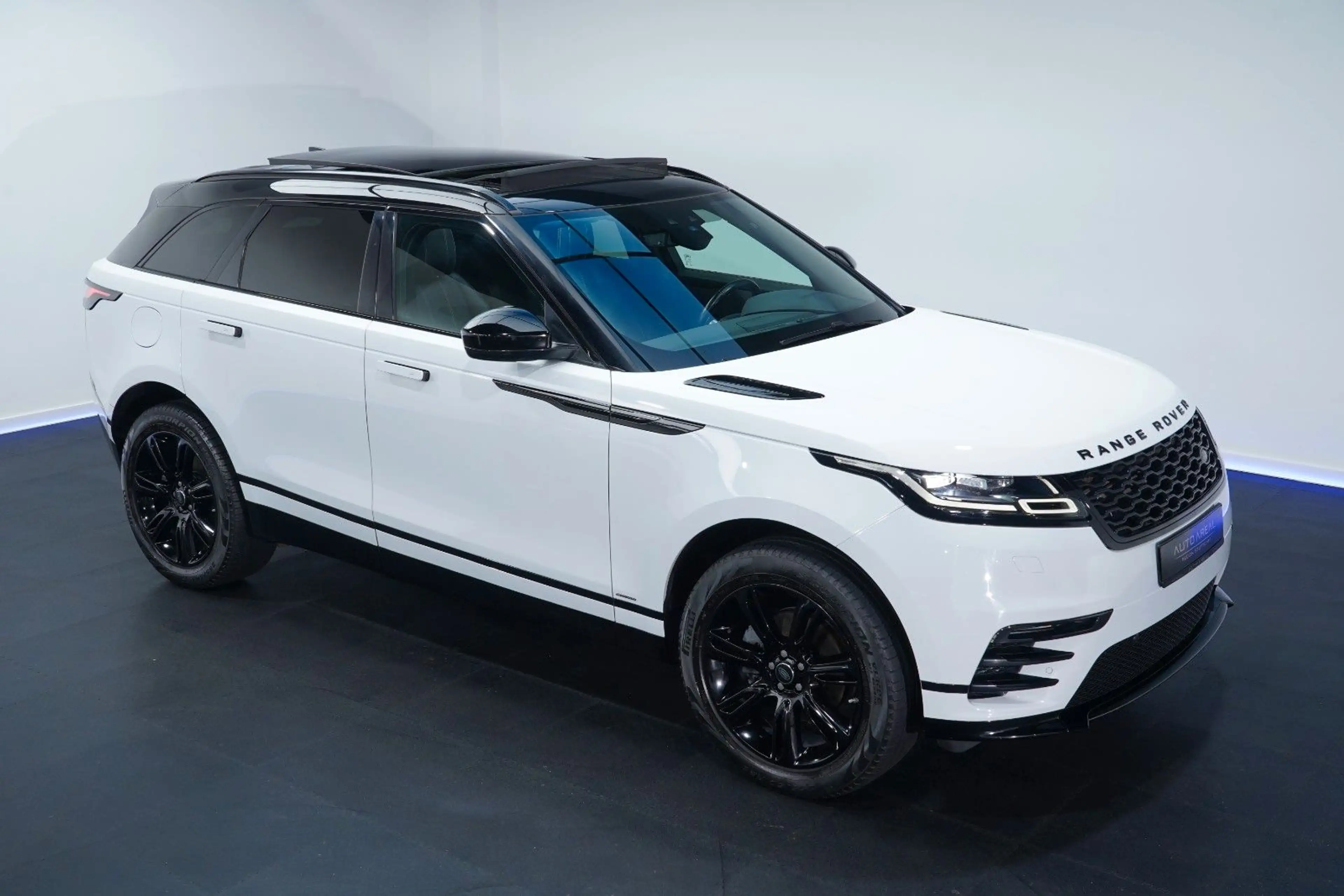 Land Rover Range Rover Velar 2.0 D180 R-Dynamic HSE MY2020 — photo 11