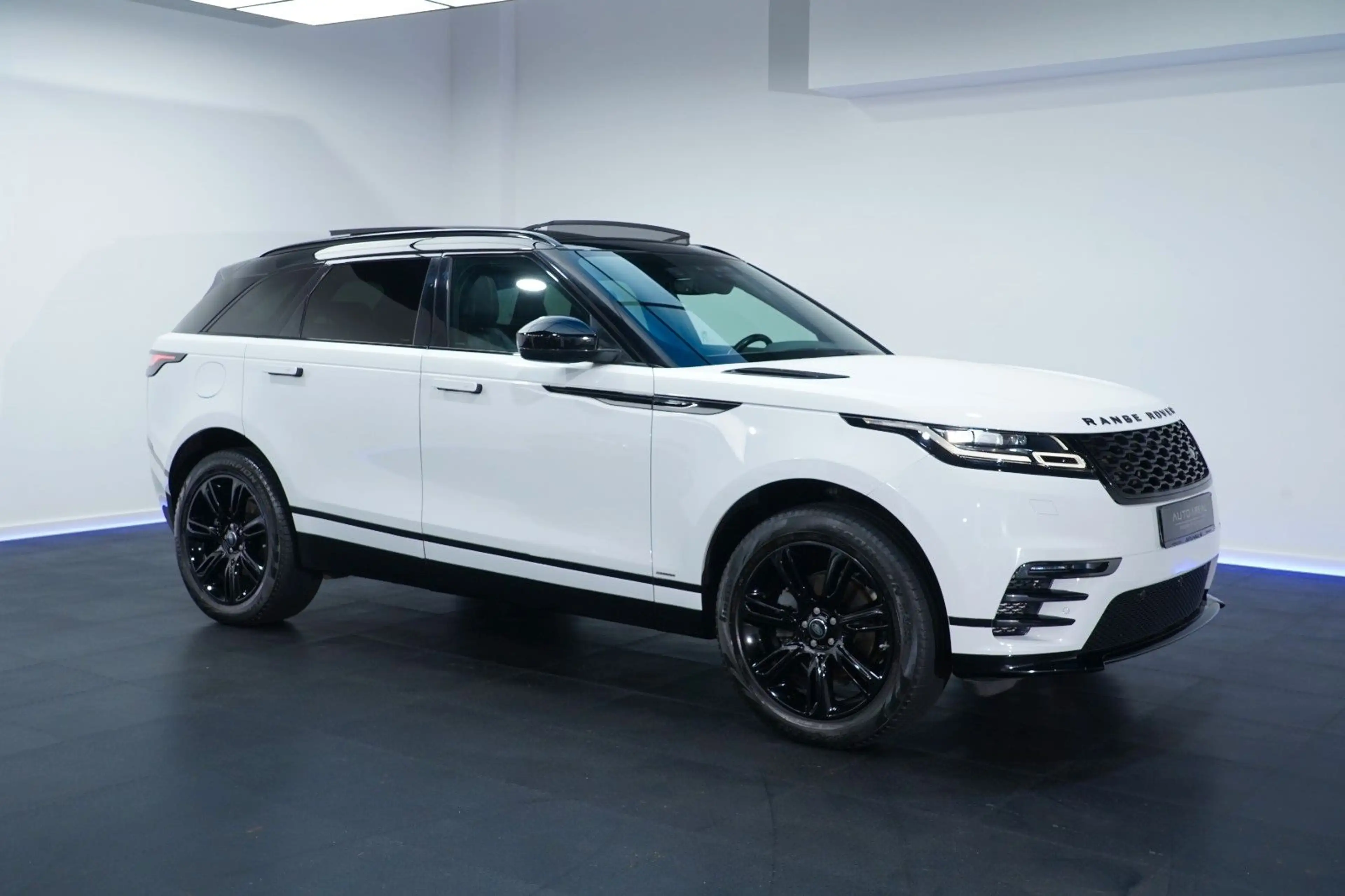 Land Rover Range Rover Velar 2.0 D180 R-Dynamic HSE MY2020 — photo 9