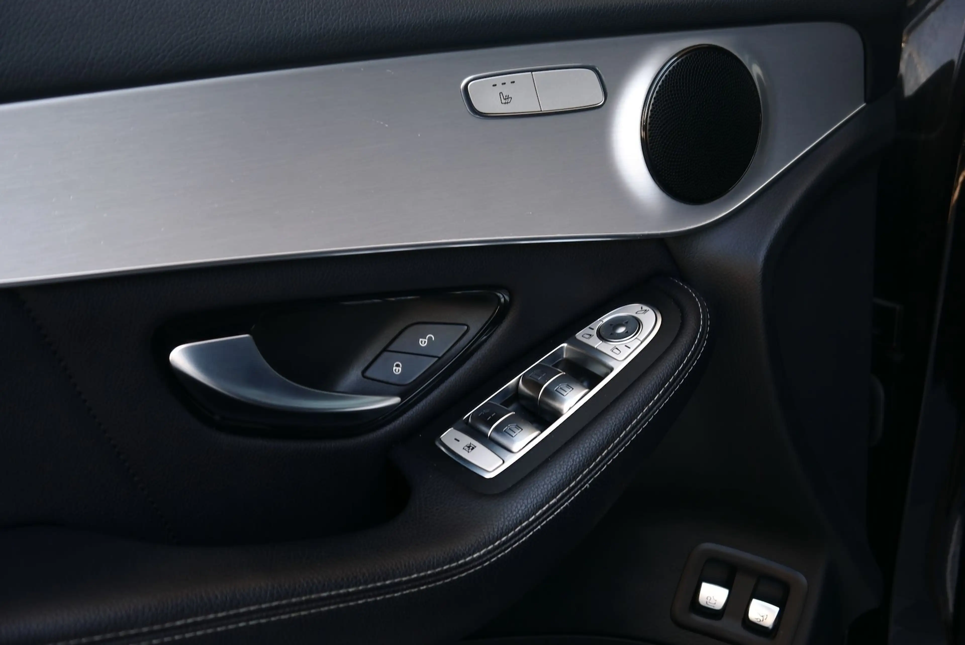 Mercedes-Benz GLC 250 d AMG Line 4Matic *AHK & Parkassistent* — photo 15