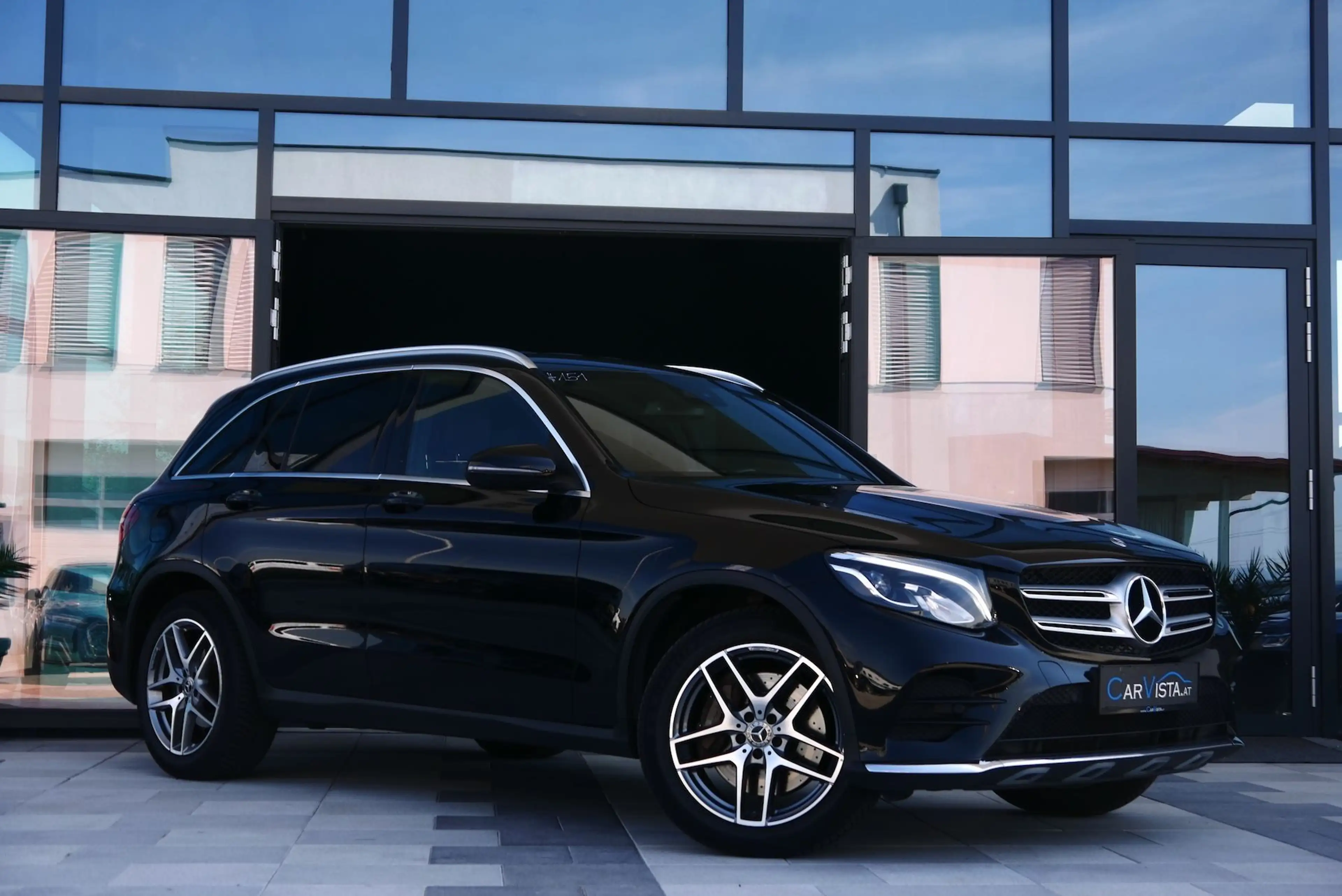 Mercedes-Benz GLC 250 d AMG Line 4Matic *AHK & Parkassistent* — photo 3