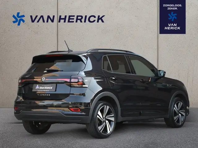 Volkswagen T-Cross view 4