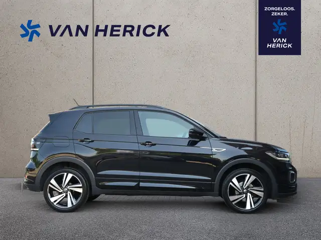 Volkswagen T-Cross view 3