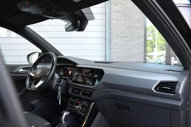 Volkswagen T-Cross view 10