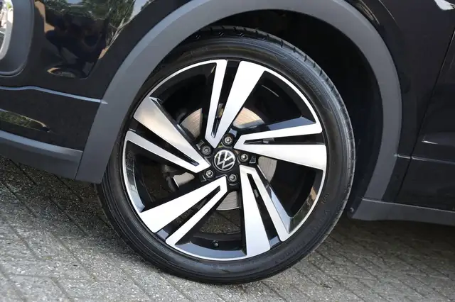Volkswagen T-Cross view 5