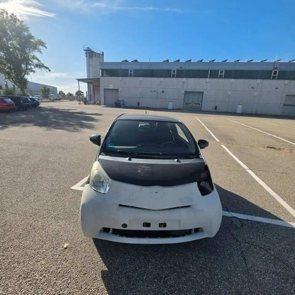 Toyota iQ