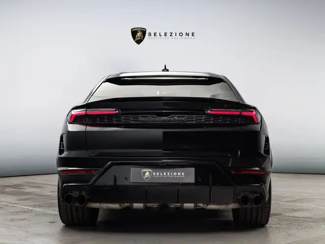 Lamborghini Urus view 7