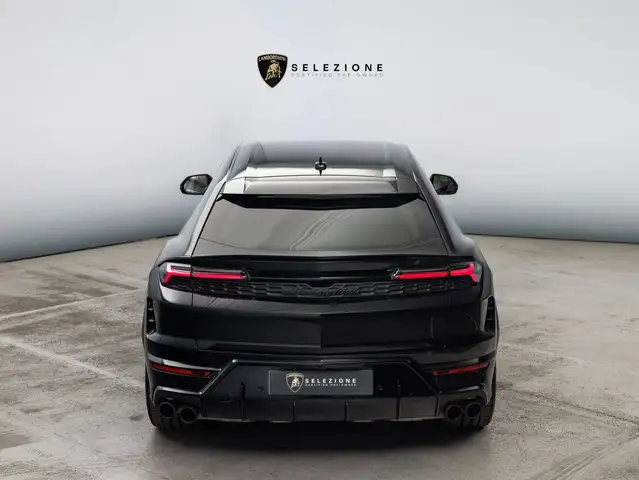 Lamborghini Urus view 6