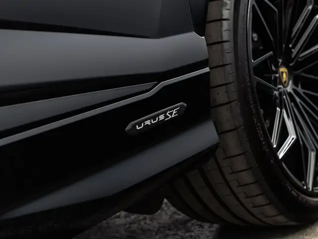 Lamborghini Urus view 10