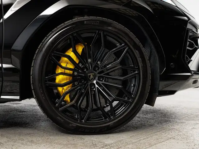 Lamborghini Urus view 12