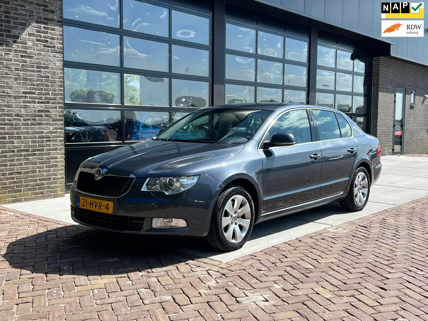 Skoda Superb 1.8 TSI Ambition | Autm | Navi | Clima | Grijs - 1
