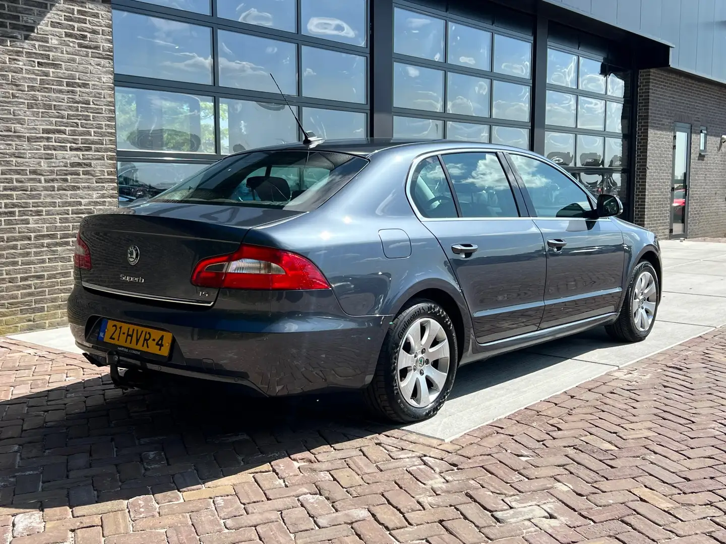 Skoda Superb 1.8 TSI Ambition | Autm | Navi | Clima | Grijs - 2