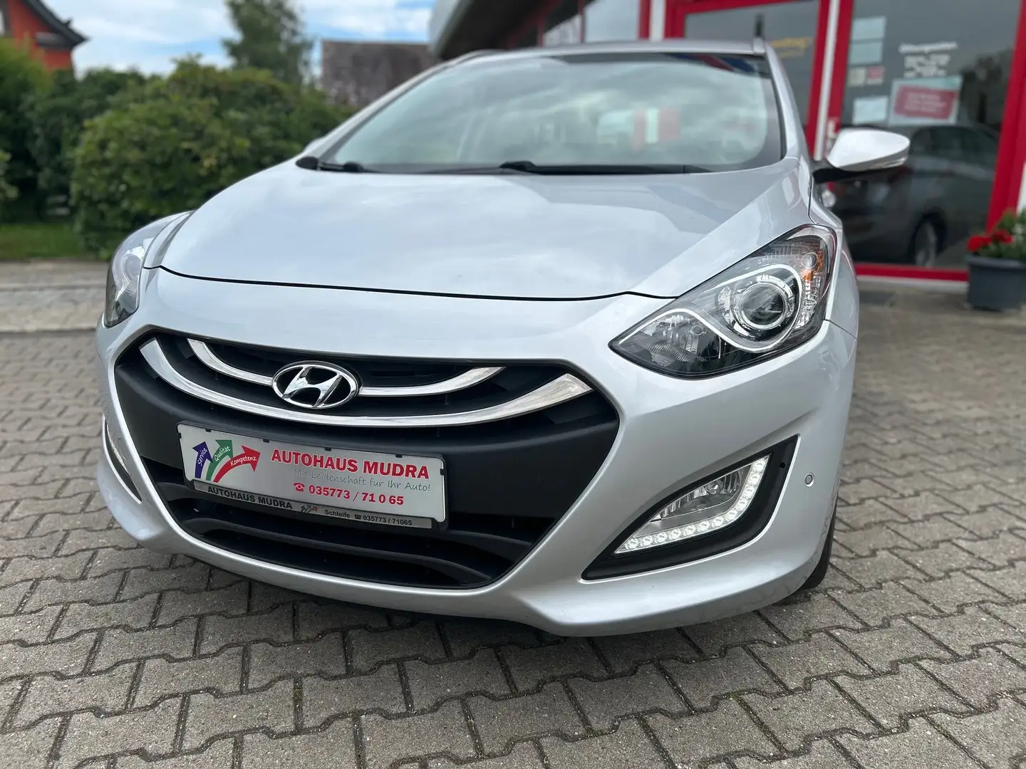 Hyundai i30 i30cw 1.6 Trend+ Silber - 2