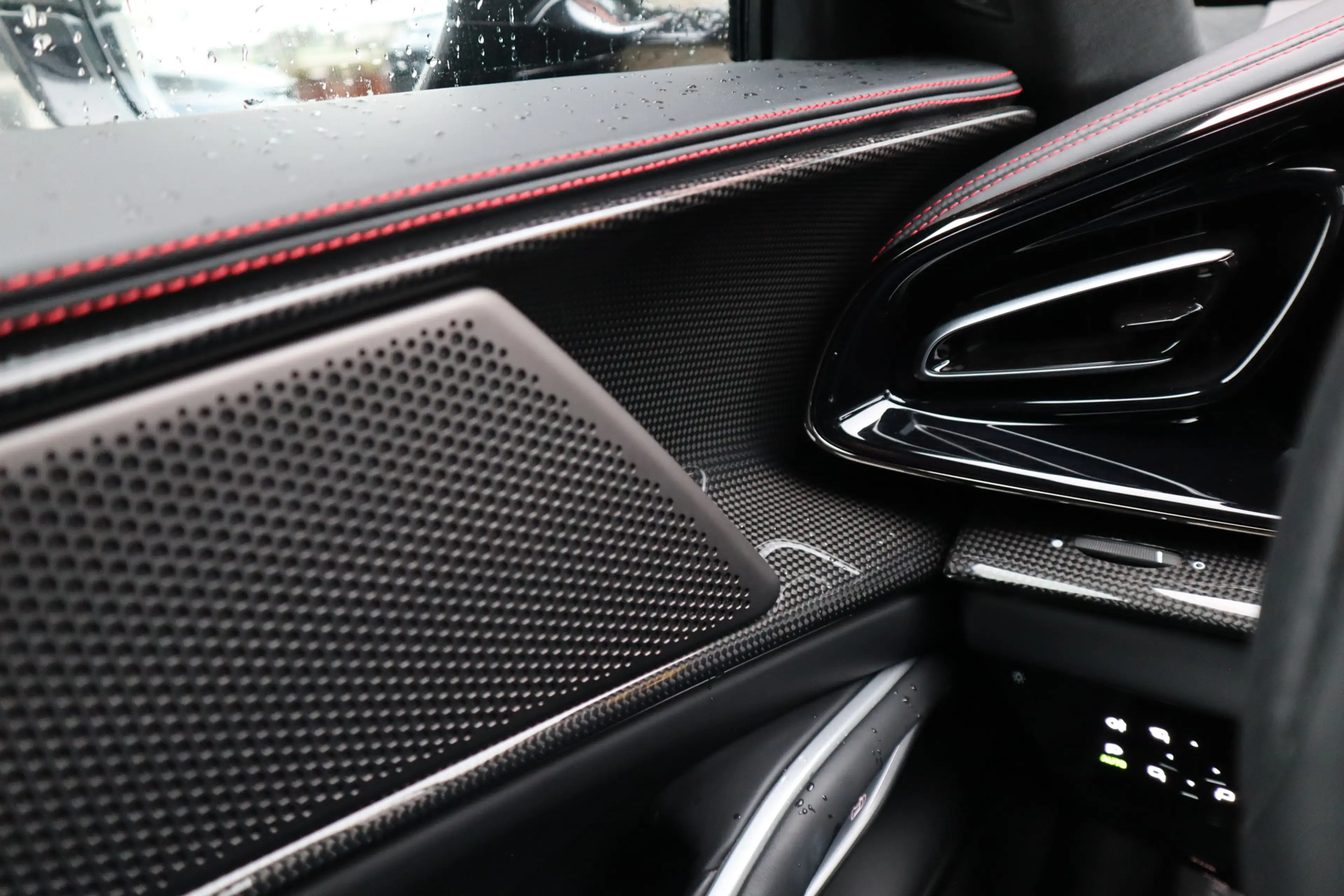 Ferrari Purosangue 6.5 V12 | NOVITEC, Carbon in/ext., Lift, Passenger — photo 23