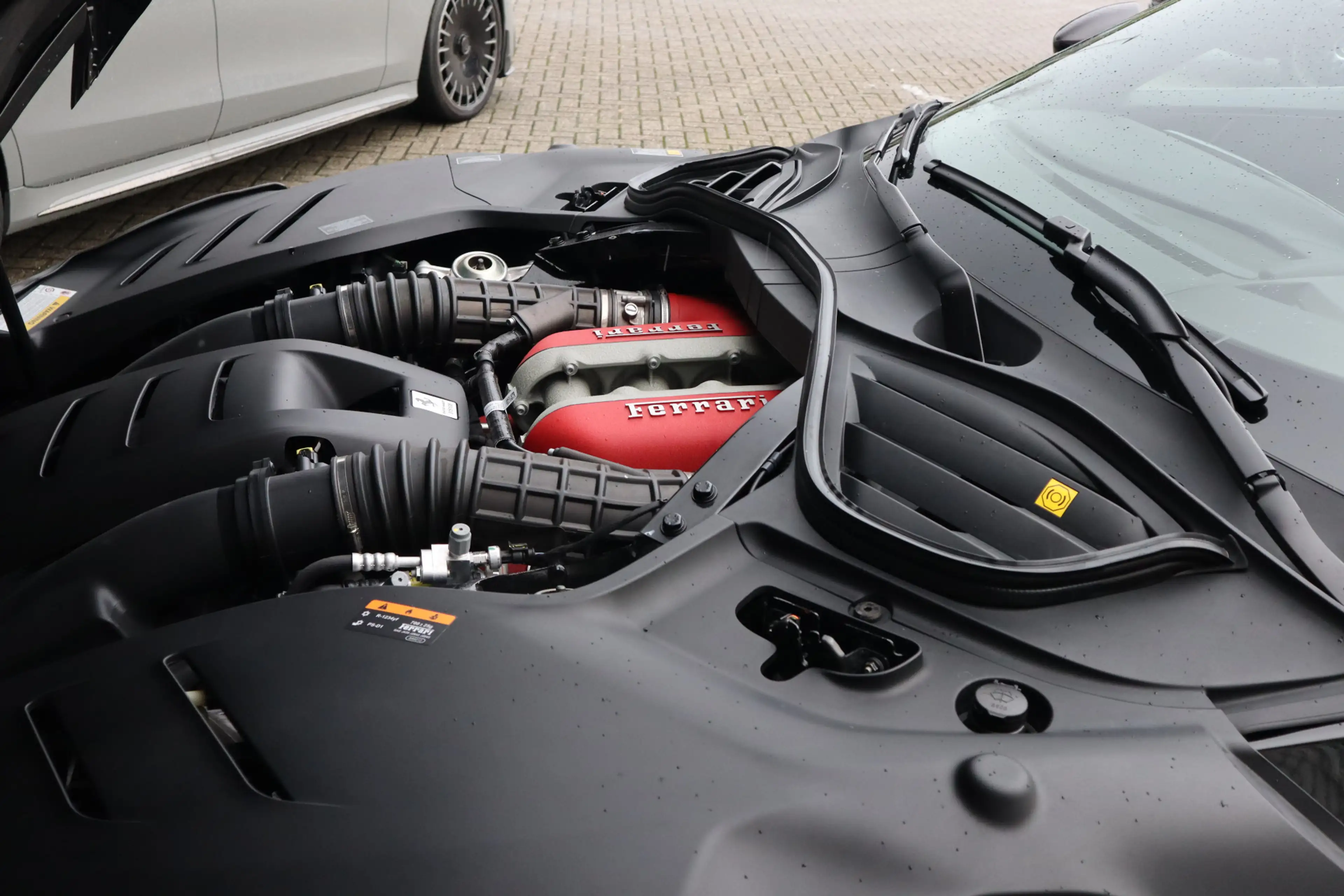 Ferrari Purosangue 6.5 V12 | NOVITEC, Carbon in/ext., Lift, Passenger — photo 33