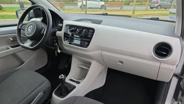 Volkswagen up! view 10