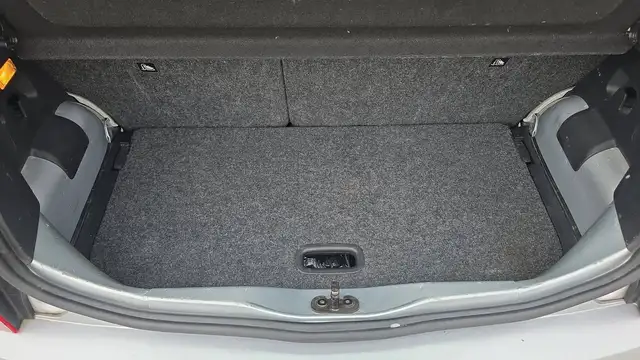 Volkswagen up! view 14