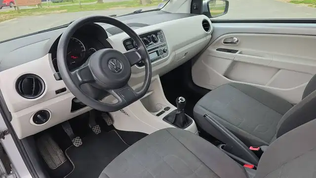 Volkswagen up! view 8
