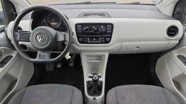 Volkswagen up! view 11
