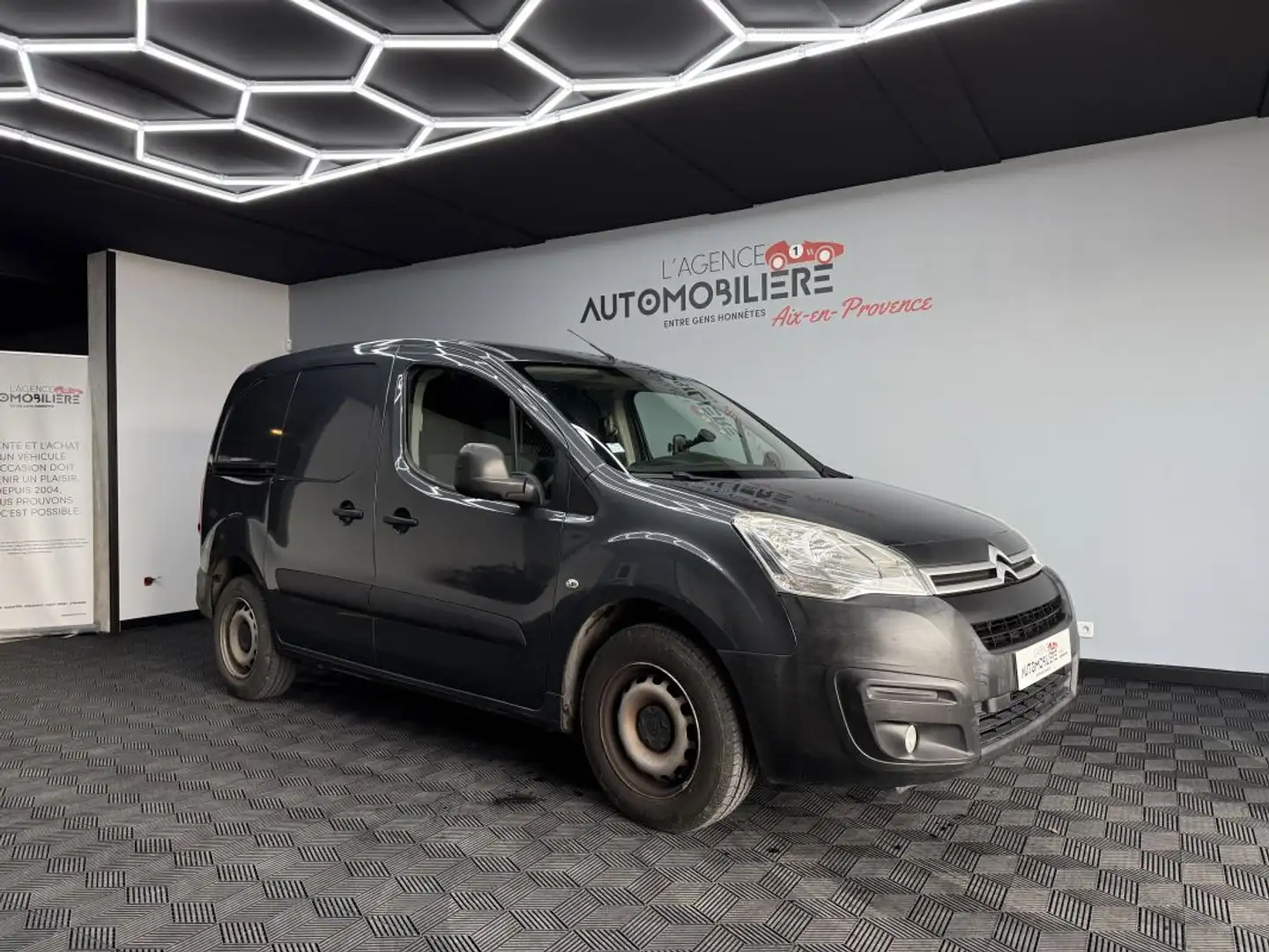 Citroen Berlingo L1 – 1.6 BlueHDi 120 ch – Utilitaire Grau - 1