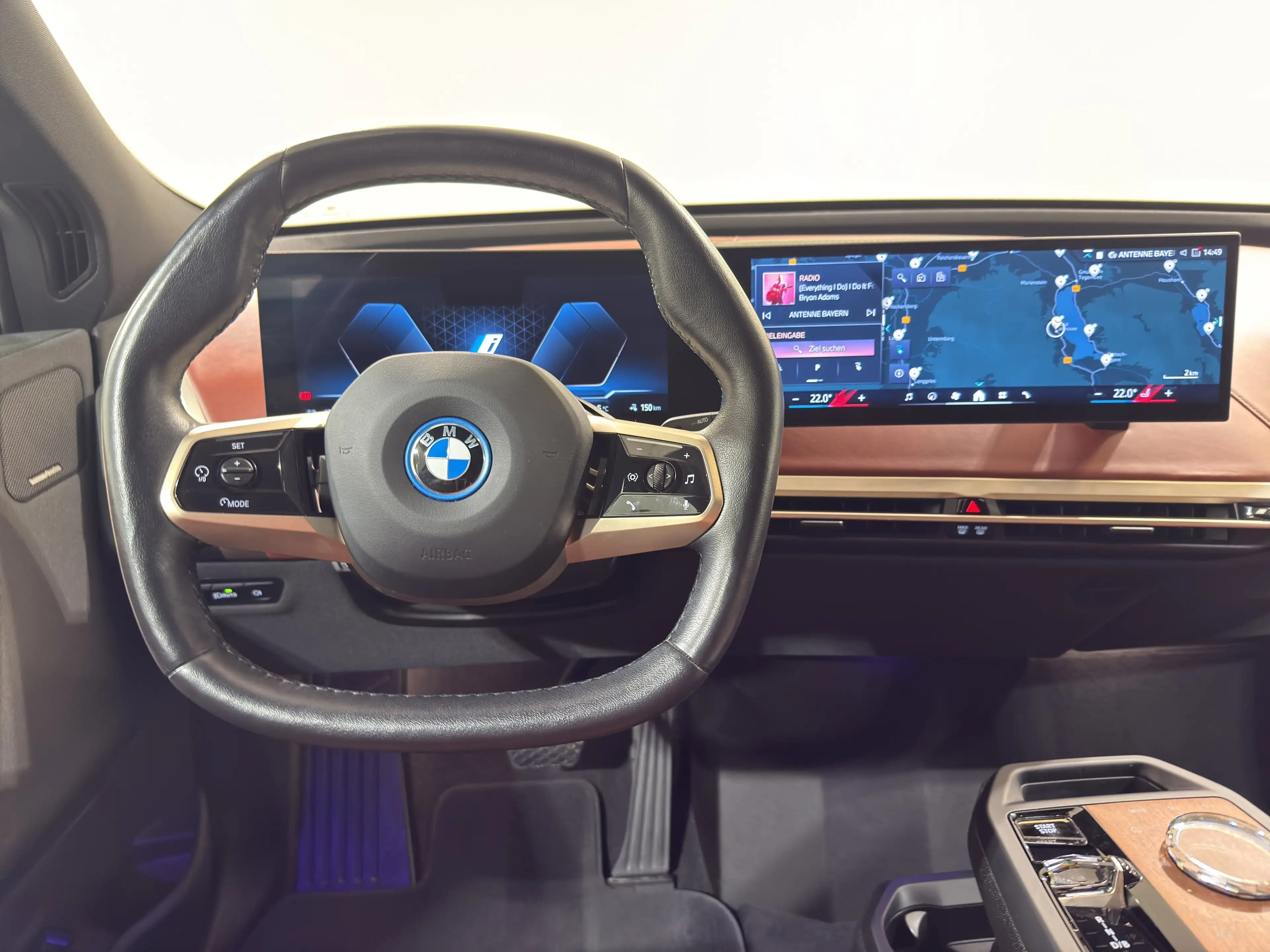 BMW iX xDrive40 Sportpaket ACC 360 HUD HK Pano Laser — photo 12