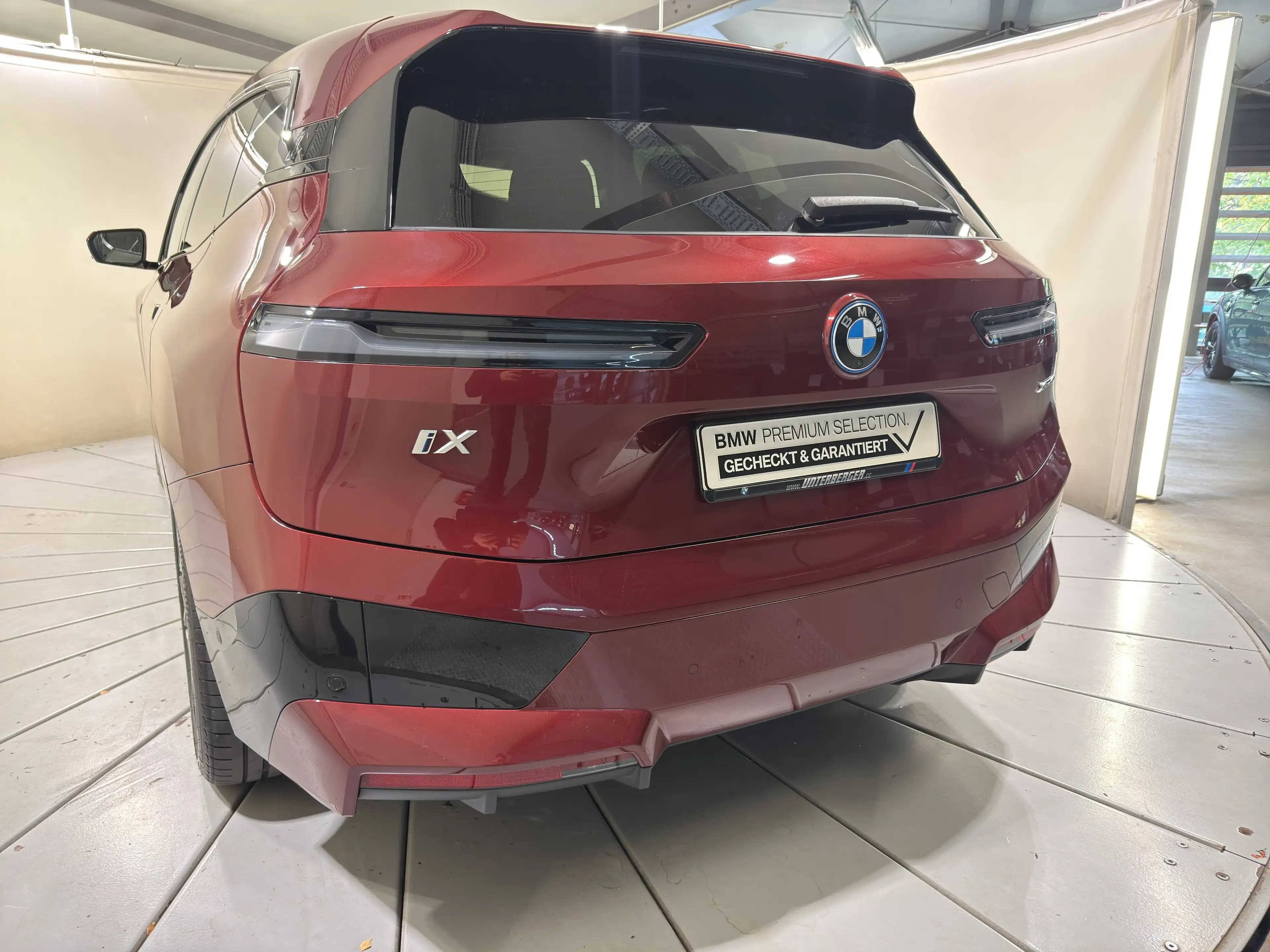 BMW iX xDrive40 Sportpaket ACC 360 HUD HK Pano Laser — photo 10