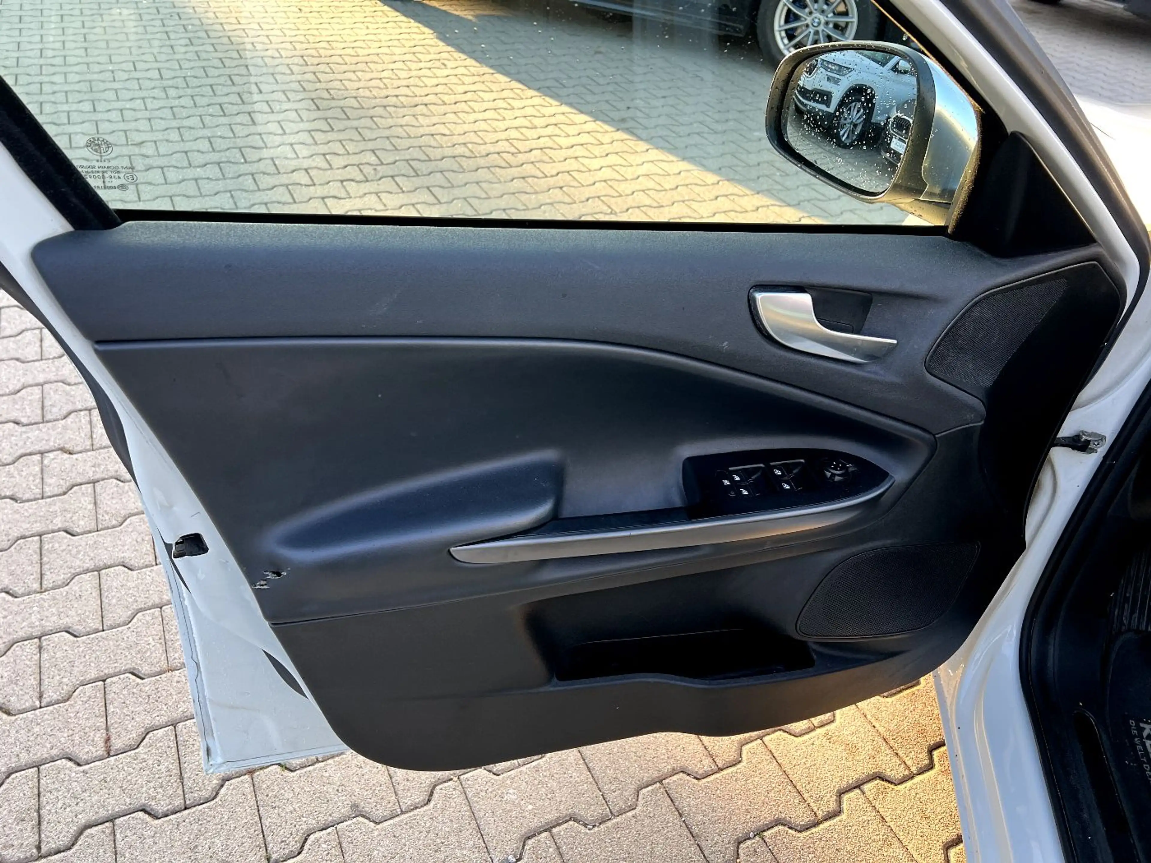 Alfa Romeo Giulietta 1.4 TB 16V *Klimaanlage Alufelgen PDC* — photo 10