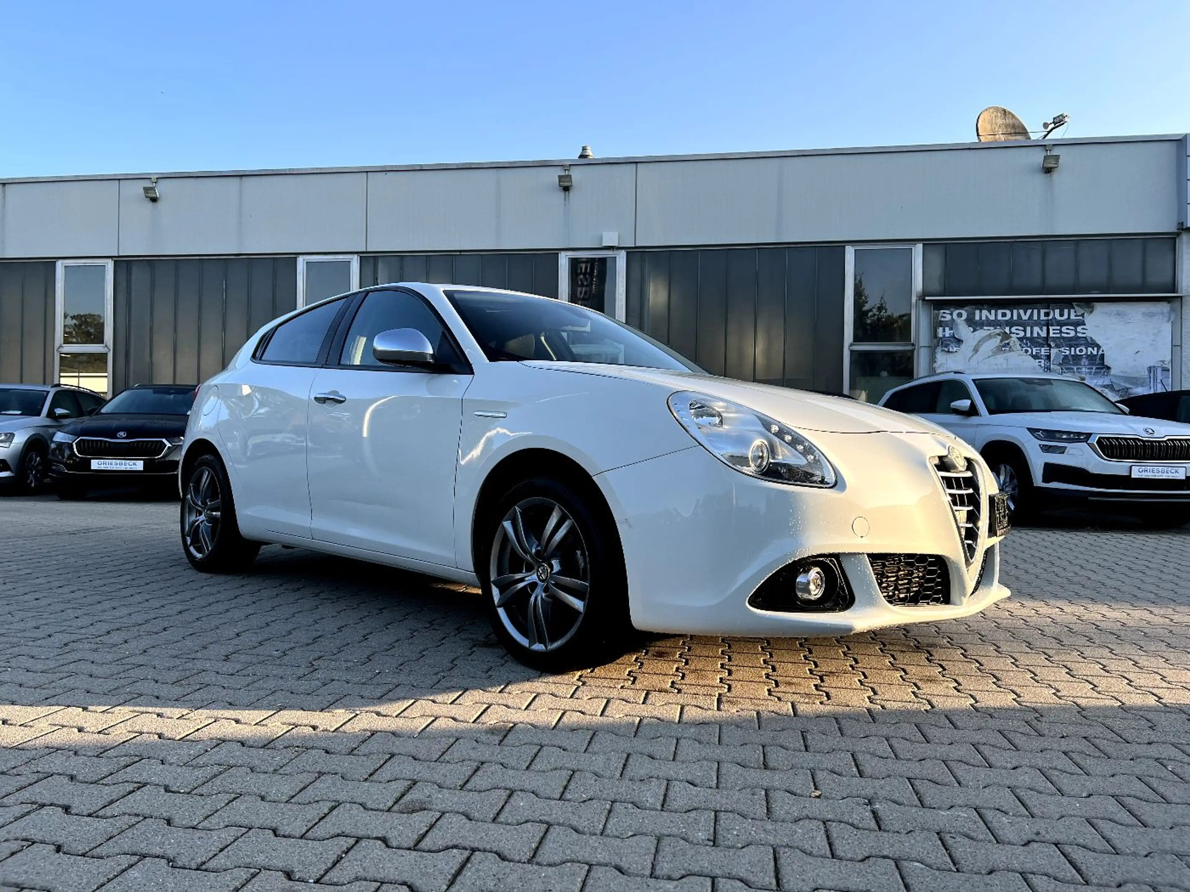 Alfa Romeo Giulietta 1.4 TB 16V *Klimaanlage Alufelgen PDC* — photo 5