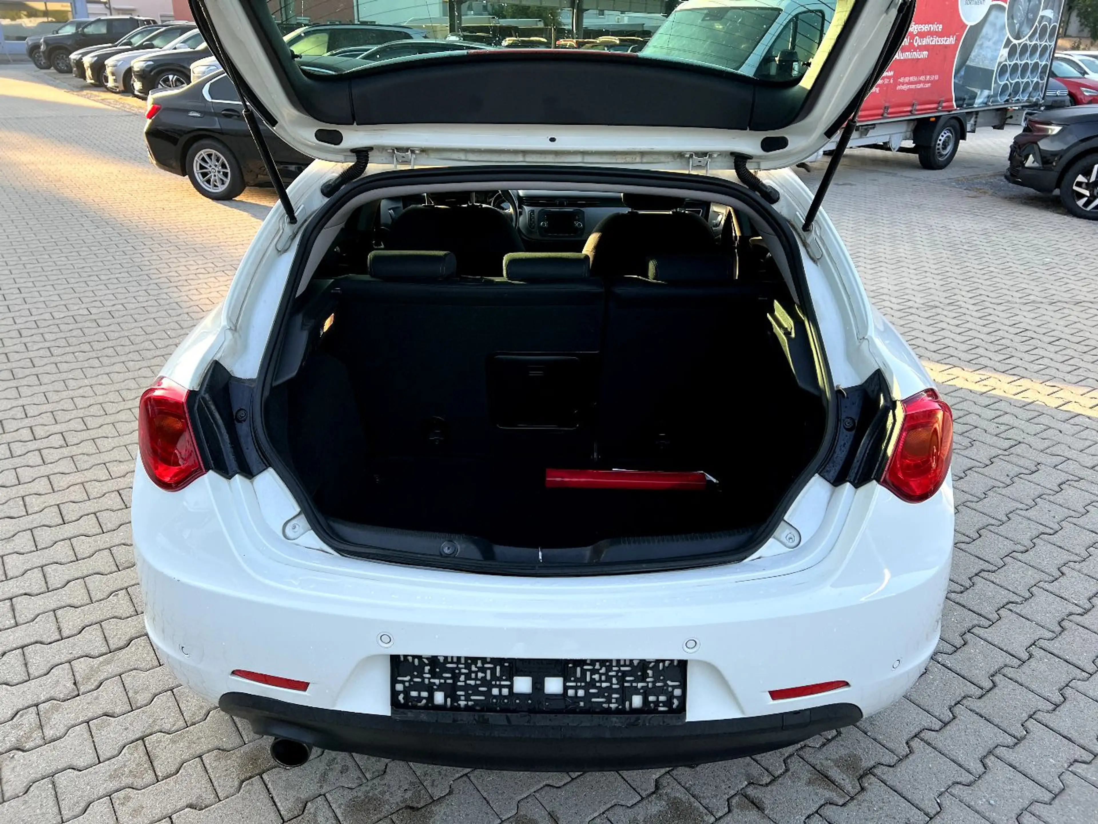 Alfa Romeo Giulietta 1.4 TB 16V *Klimaanlage Alufelgen PDC* — photo 7