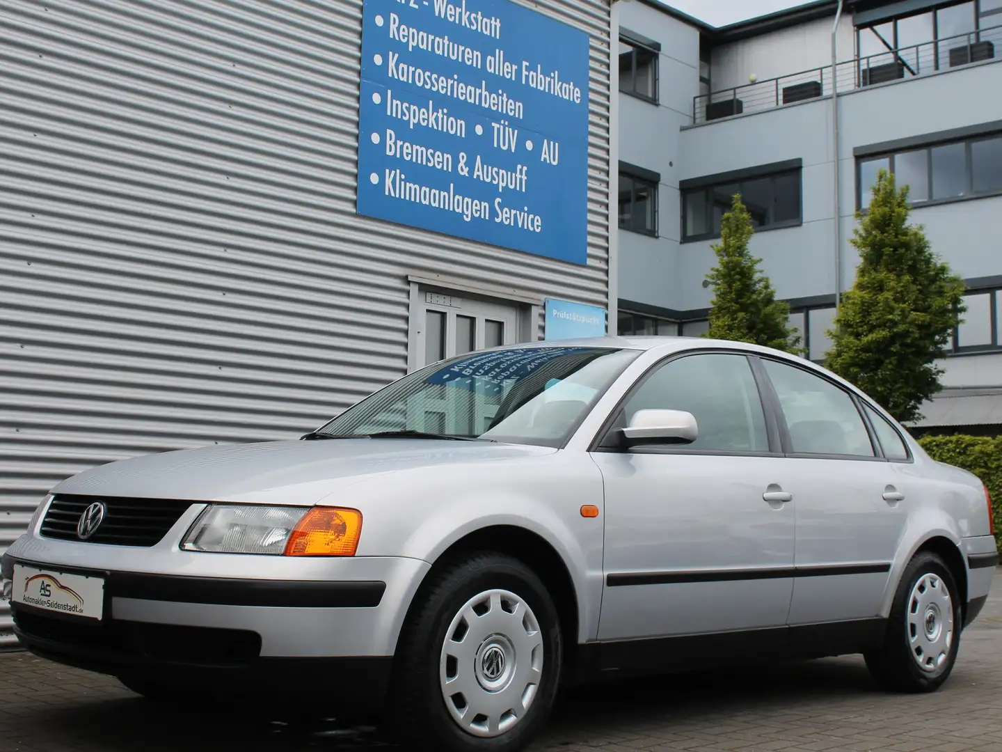 Volkswagen Passat 1.6, Gasanlage,Klima,nur 131.Tkm,Zahnr.+TÜV Neu Srebrny - 1
