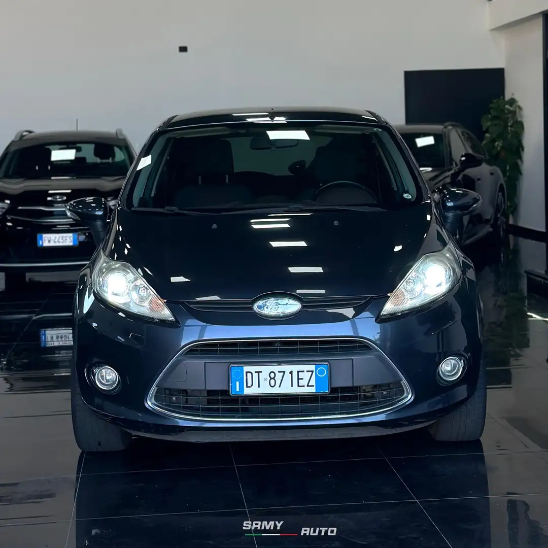 Ford Fiesta 5p 1.4 tdci Gris - 1