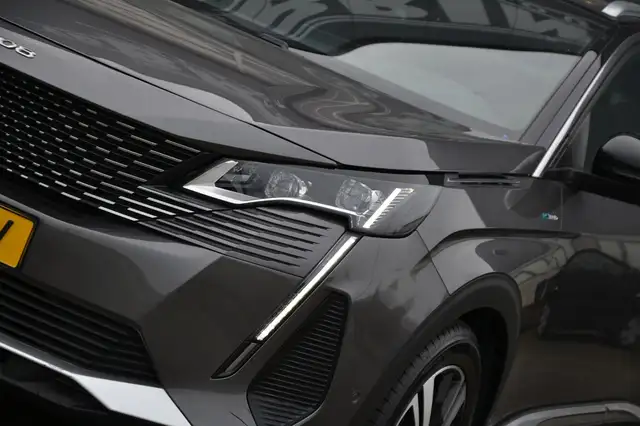 Peugeot 3008 view 5