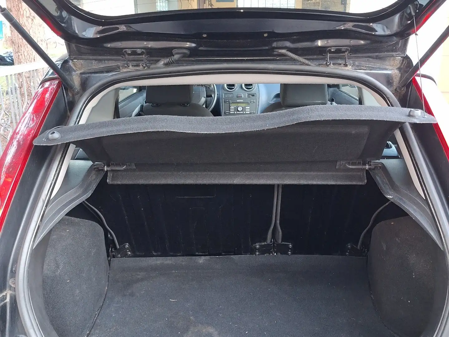 Ford Fiesta 1.3 Schwarz - 2