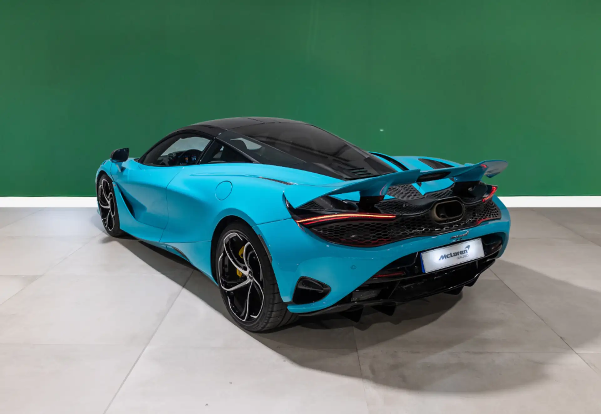 맥라렌 750S 750 2025 청록 사진 3