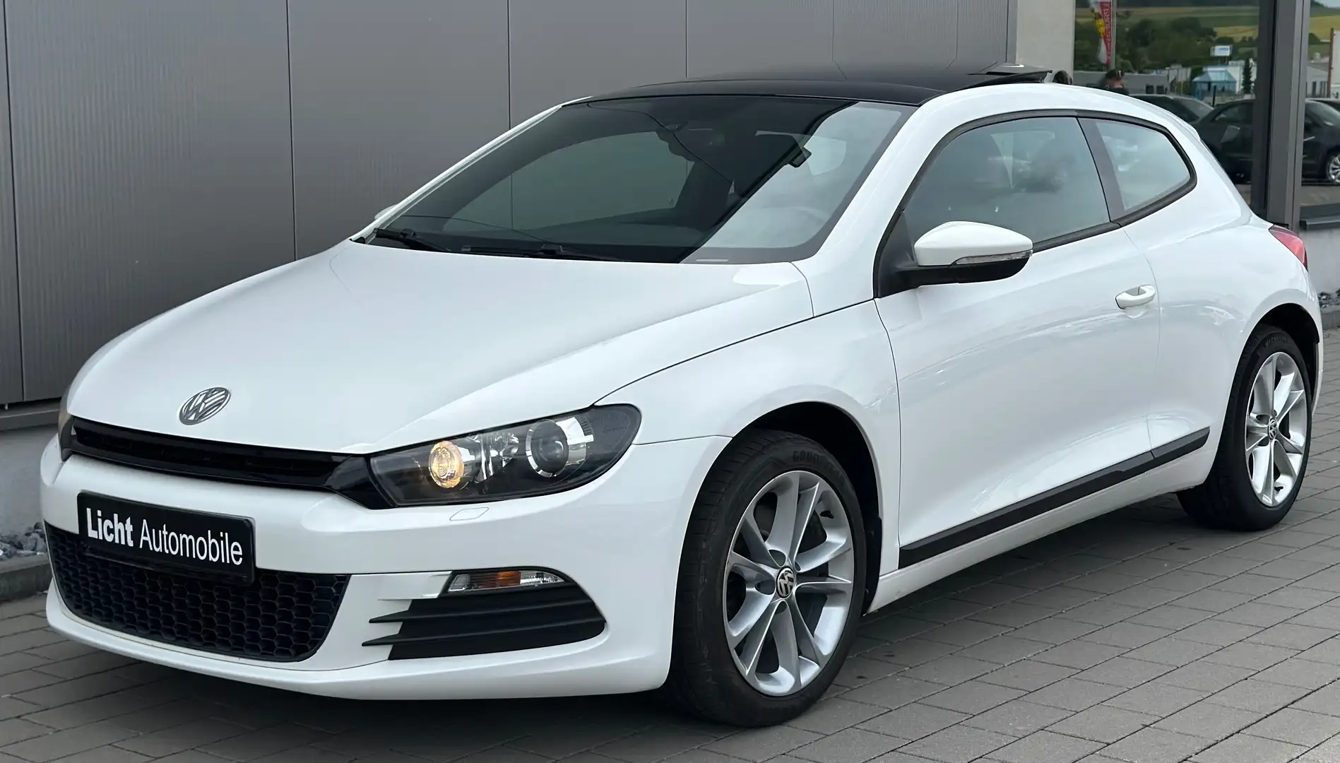 Volkswagen Scirocco 2.0 TSI 155 kW Schiebedach/Xenon/PDC/Klimaautom. White - 1