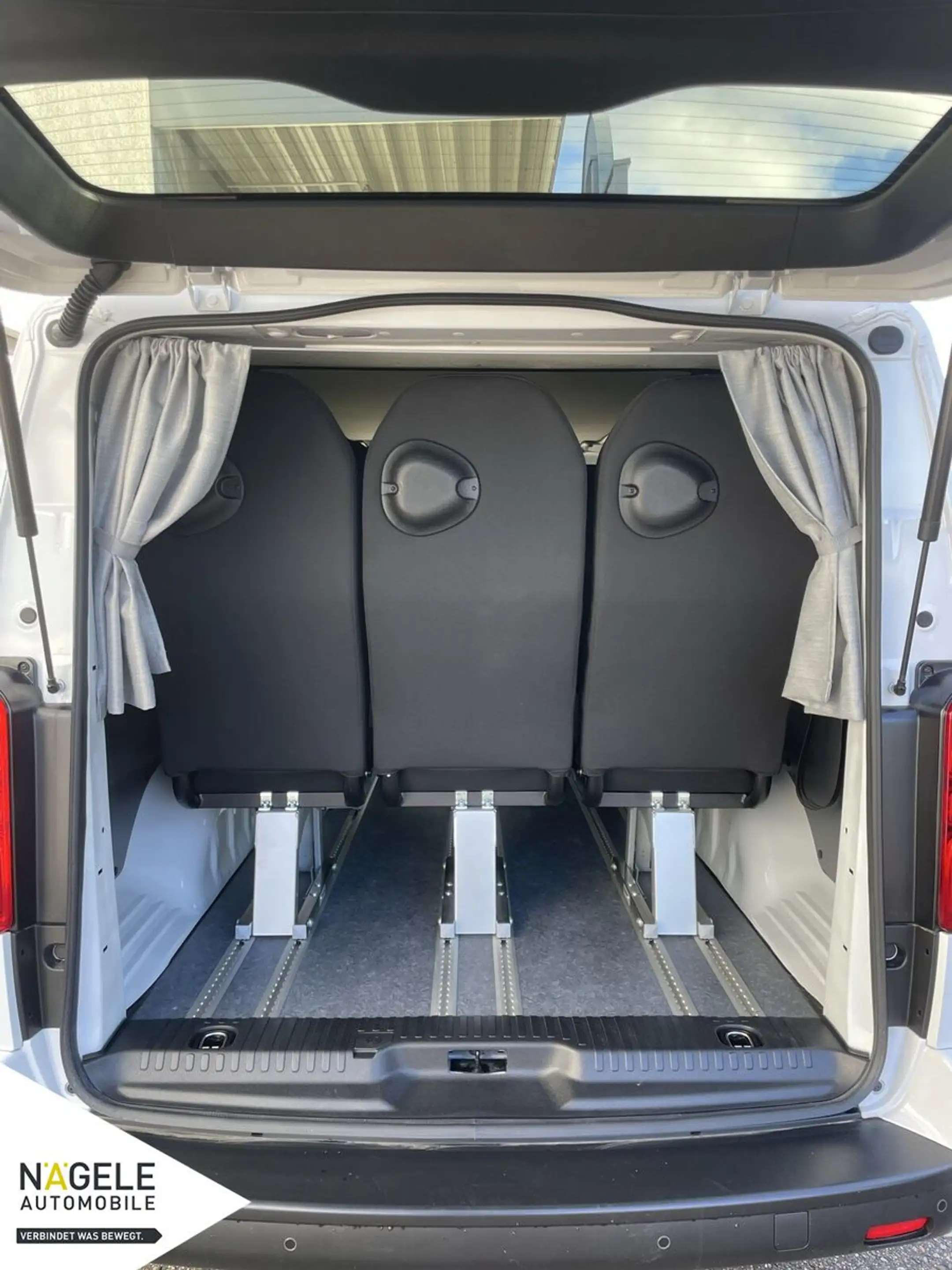 Peugeot Expert Sunvan 2.0 BlHDi 145 - 8 Sitze & Schlaf-Hubdach — photo 10