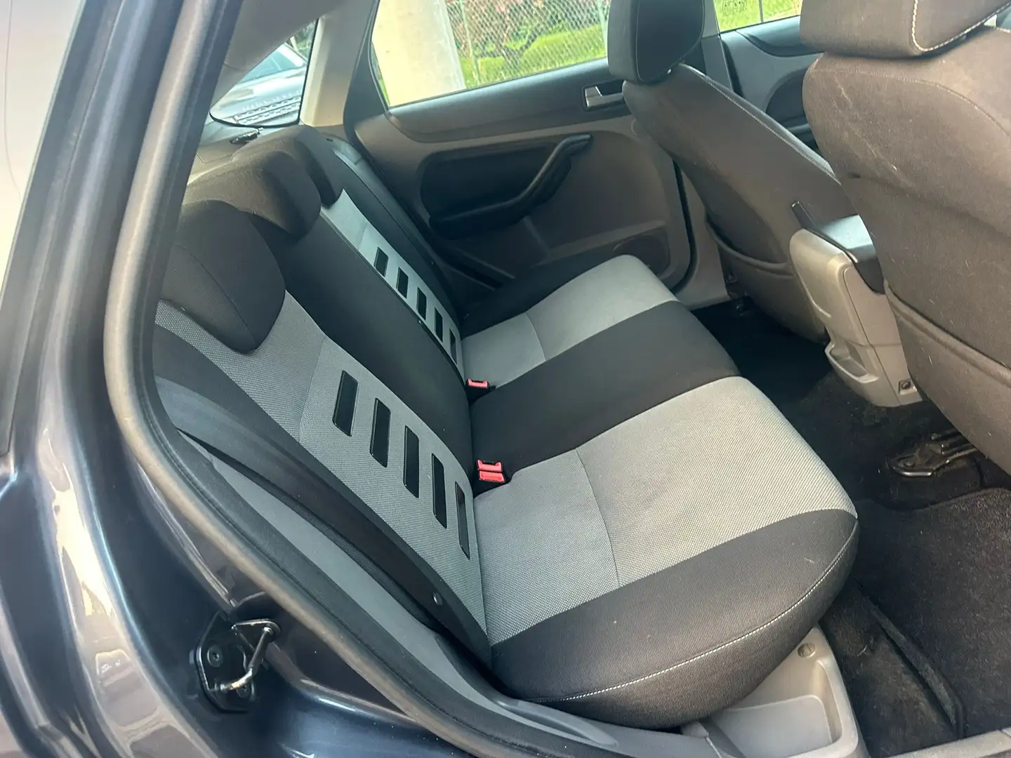 Ford Focus 5p 1.6 Titanium 100cv Grigio - 2