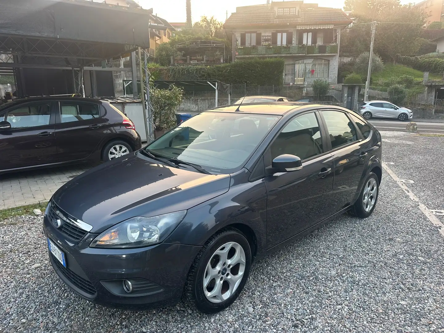 Ford Focus 5p 1.6 Titanium 100cv Grigio - 1