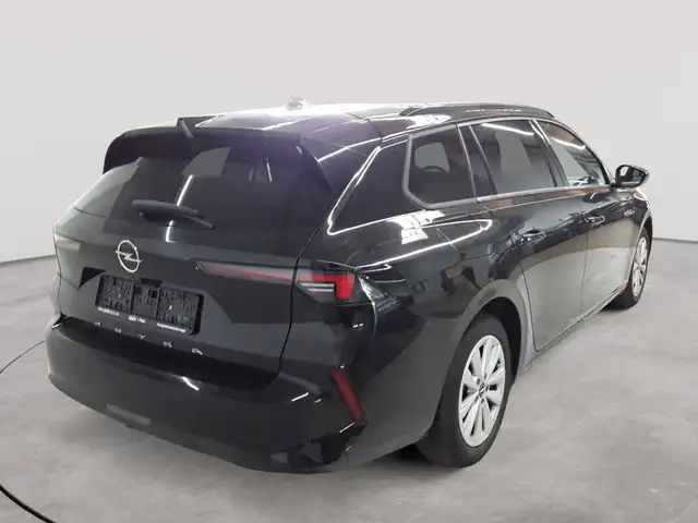 Opel Astra view 4
