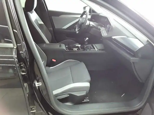 Opel Astra view 8