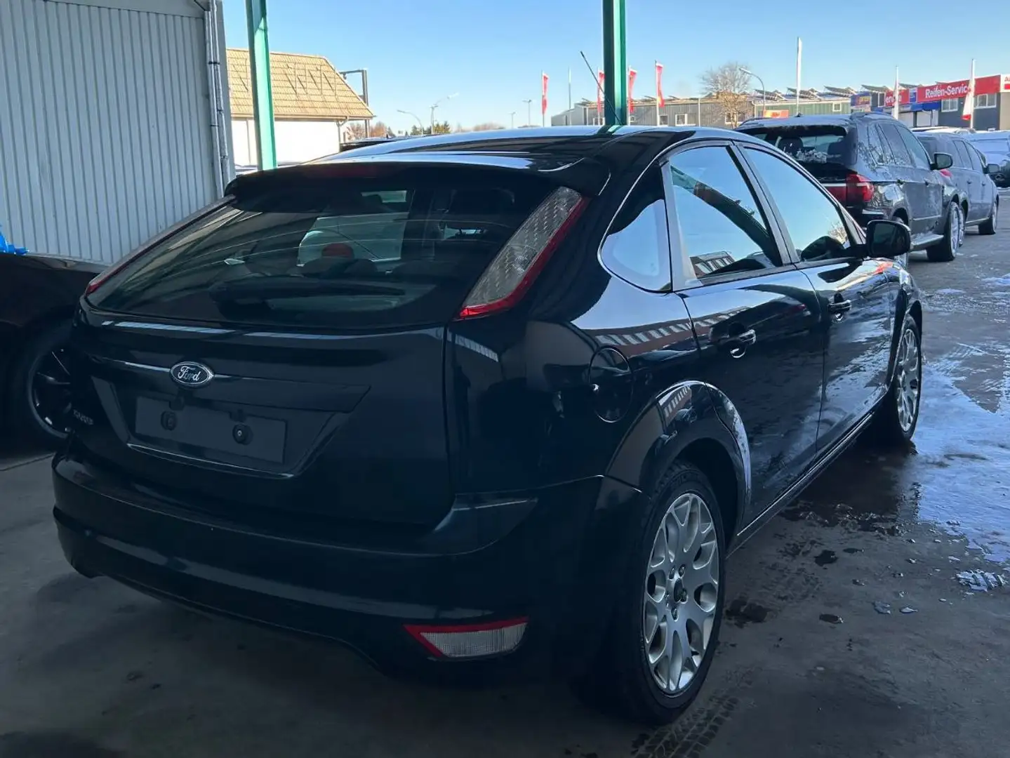 Ford Focus Lim. 1.6 Sport Černá - 2