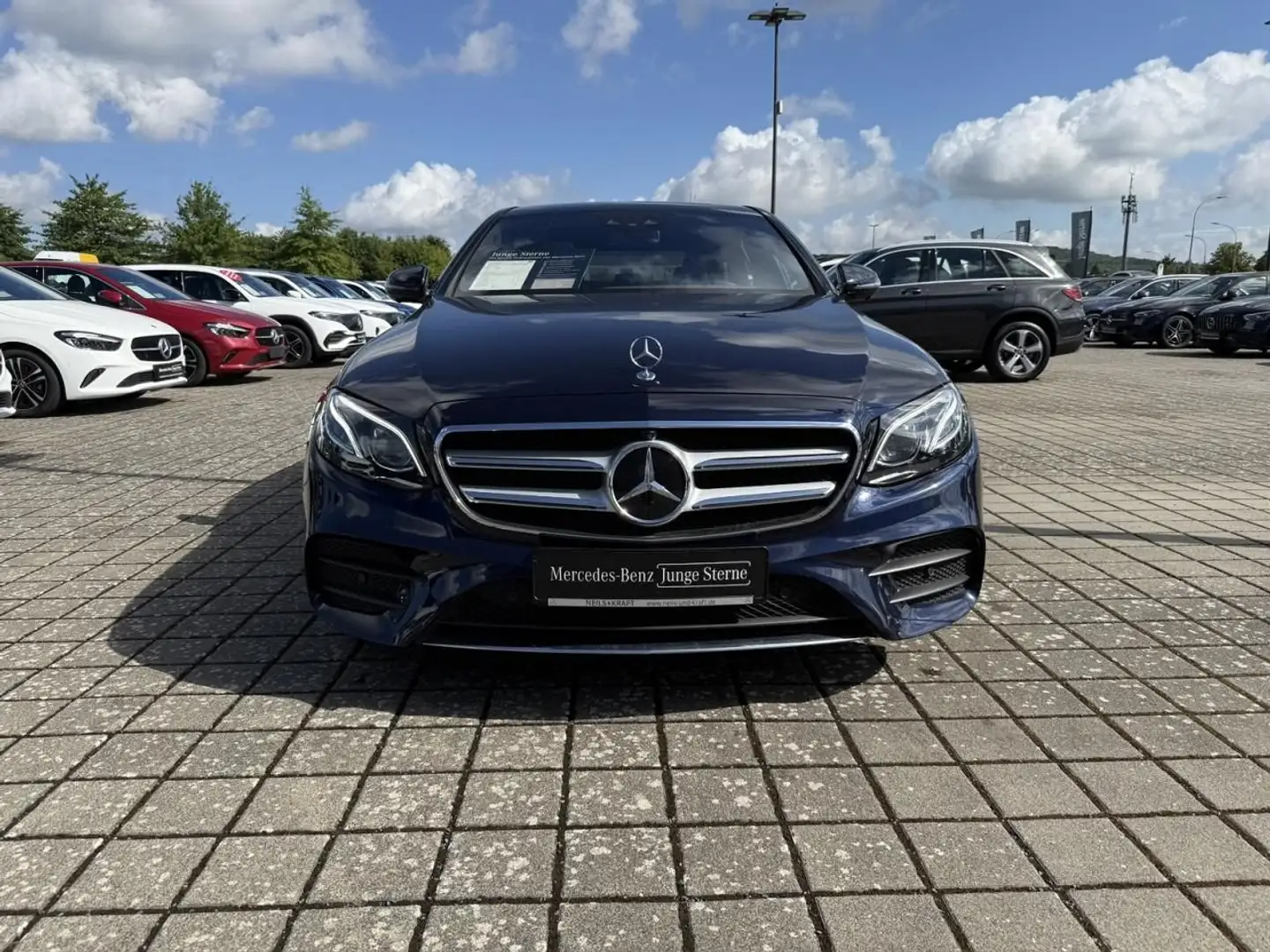 Mercedes-Benz E 450 4MATIC Limousine +AMG-Sport+DISTRONIC+LED Albastru - 2