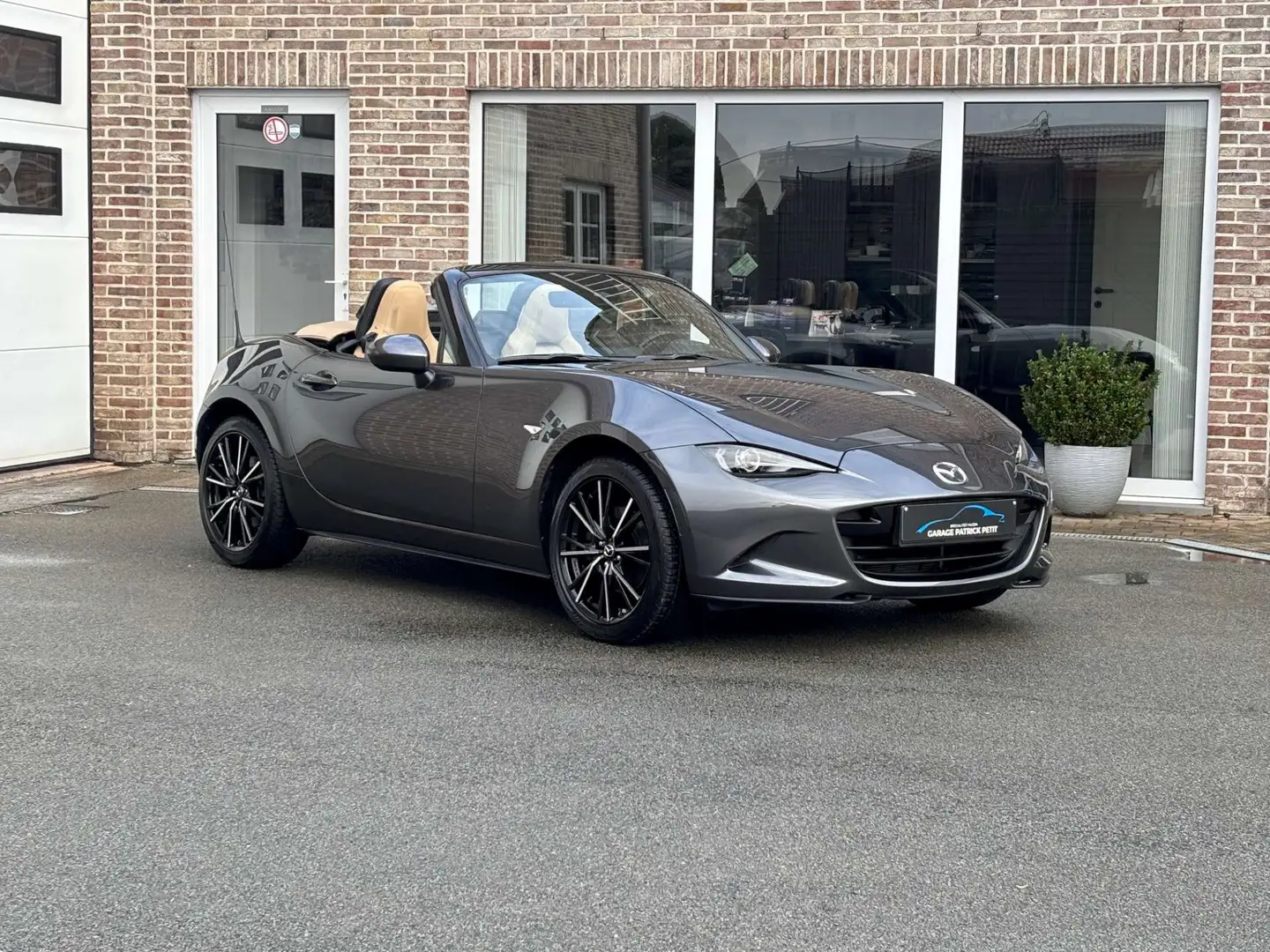 Mazda MX-5 MX-5 2.0 ND KAZARI / 23000km / Fabriekswb Gris - 1
