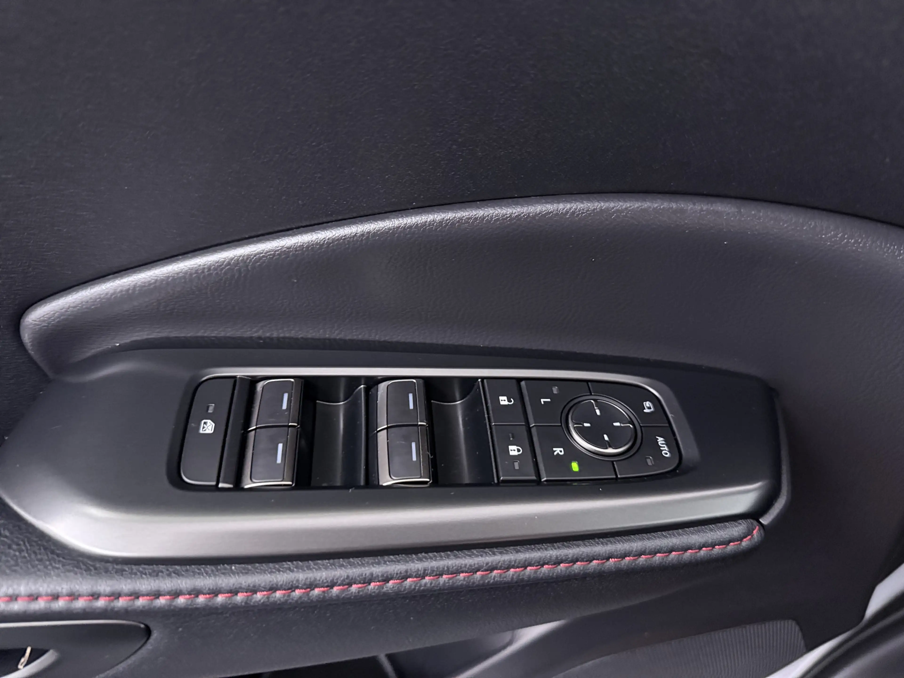 Lexus LBX Cool 2WD — photo 4
