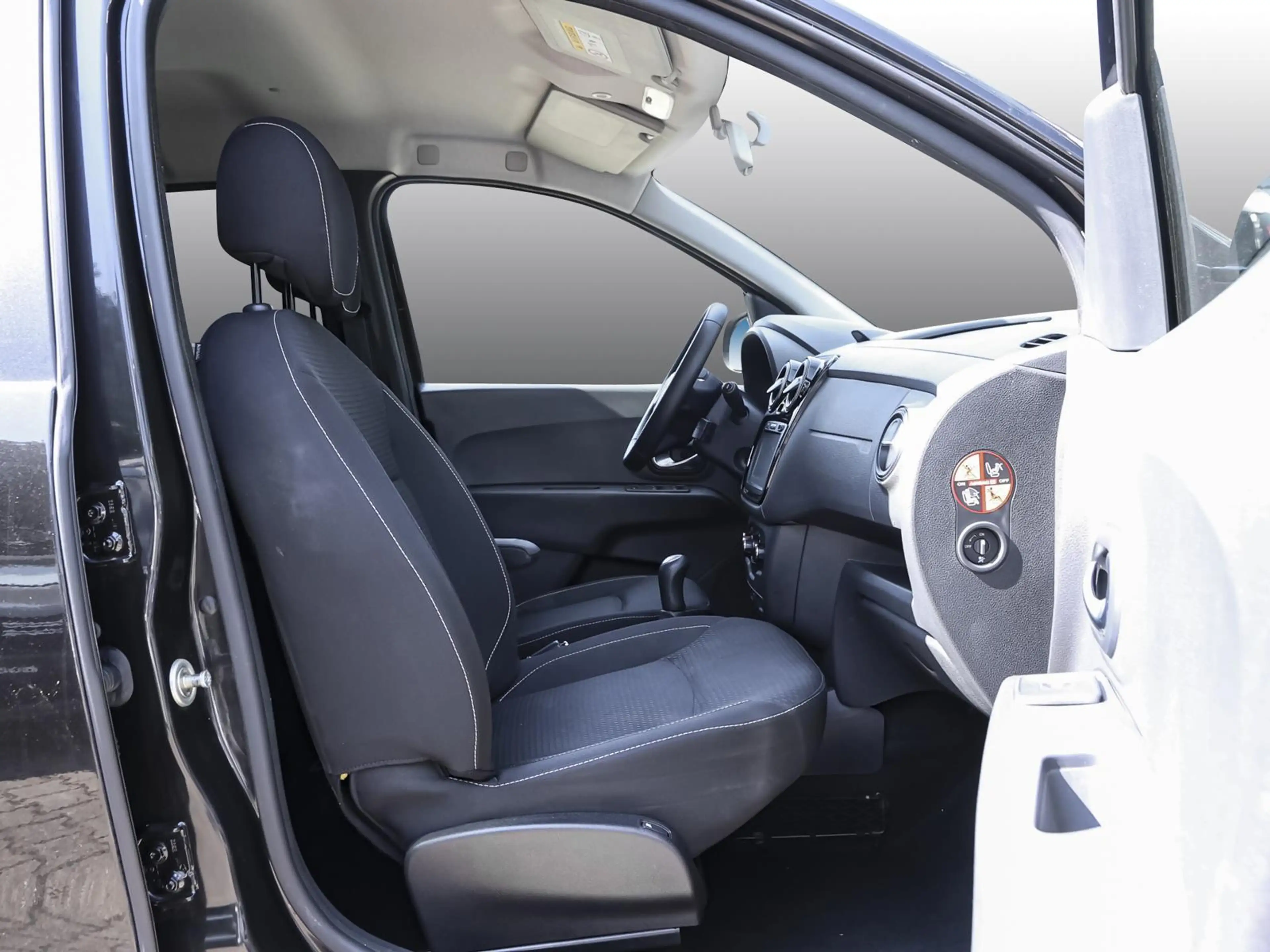 Dacia Lodgy Comfort SCe 100 5-Sitze SHZ PDC KLIMA NAVI — photo 3